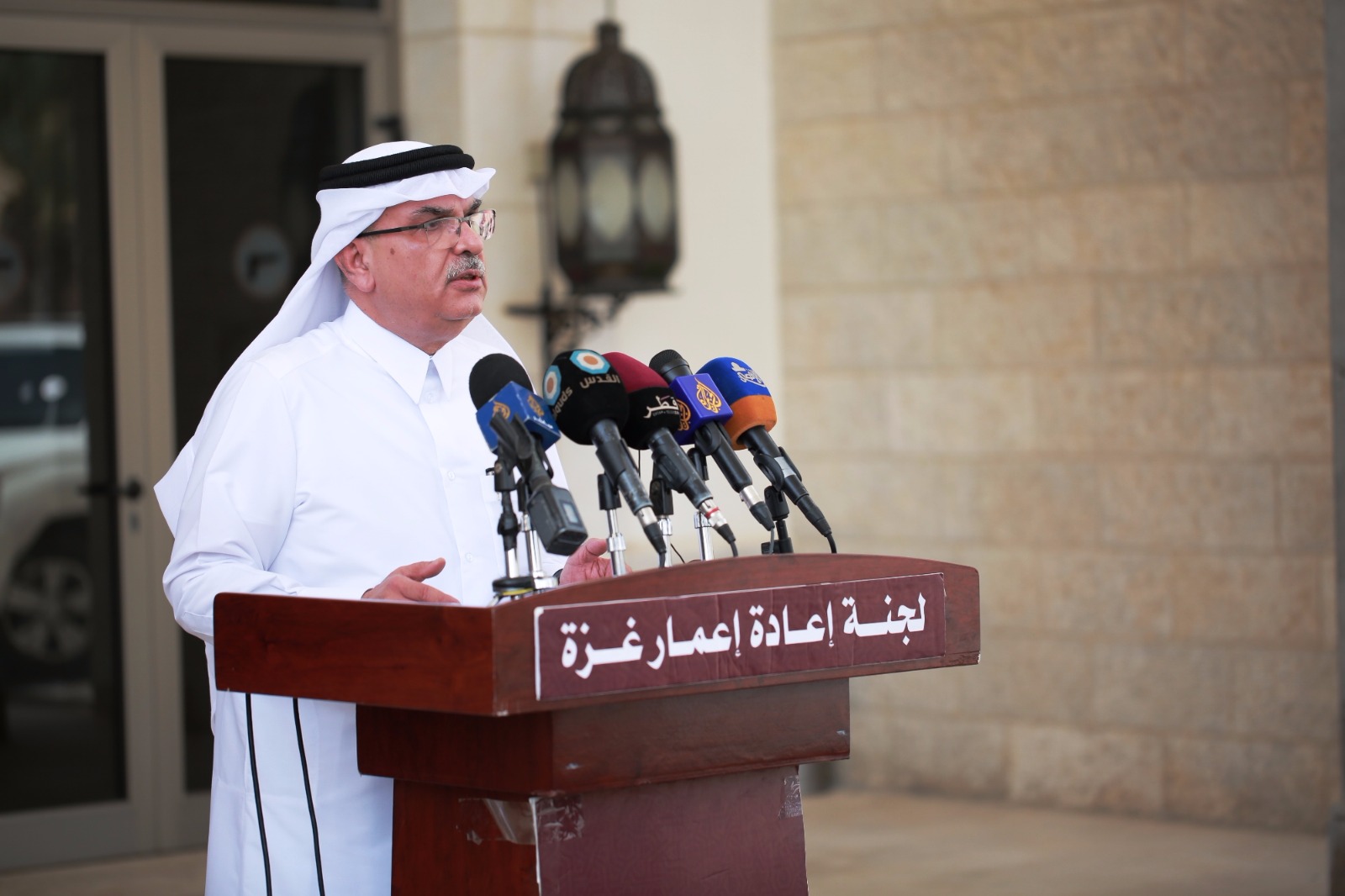 السفير محمد العمادي رئيس اللجنة القطرية لإعادة إعمار غزة (قنا)