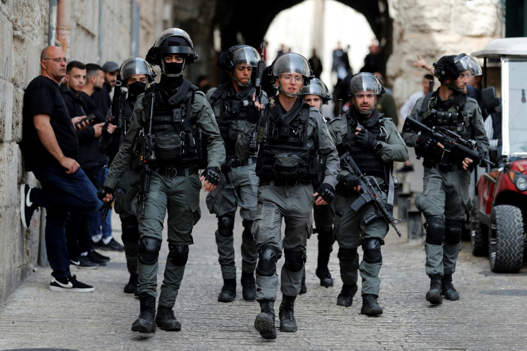 على صعيد الوضع الأمني في الضفة الغربية، فلم يعد سرا أن قادة الجيش مقتنعون أن محمود عباس يقترب من نهاية فترته كرئيس للسلطة الفلسطينية (ا ف ب)