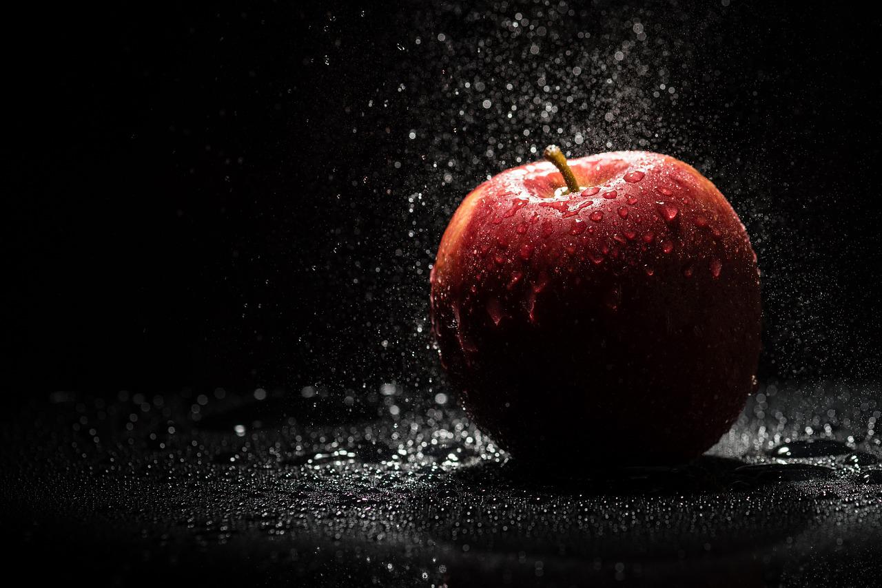 ما خطورة الإفراط بتناول التفاح؟ (بيكساباي)