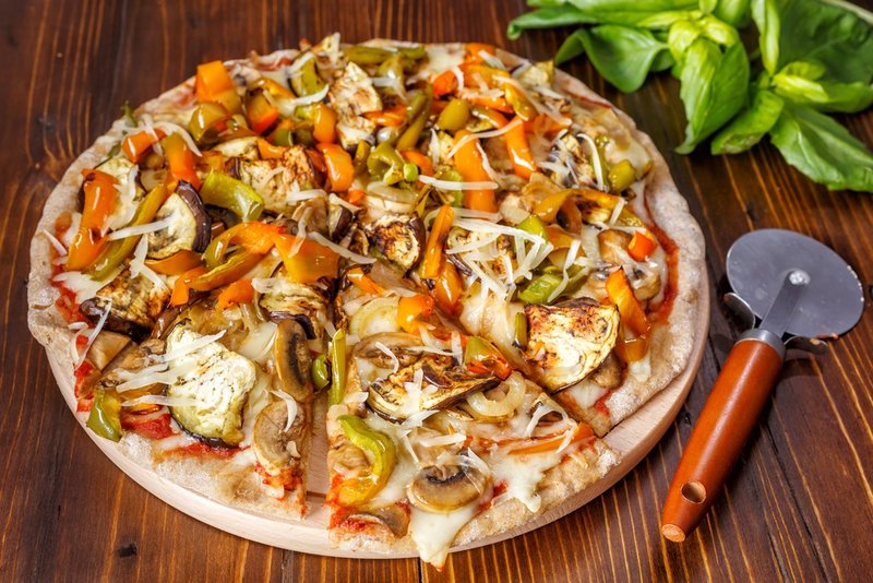 طريقة عمل بيتزا بالخضروات المشوية (هي)