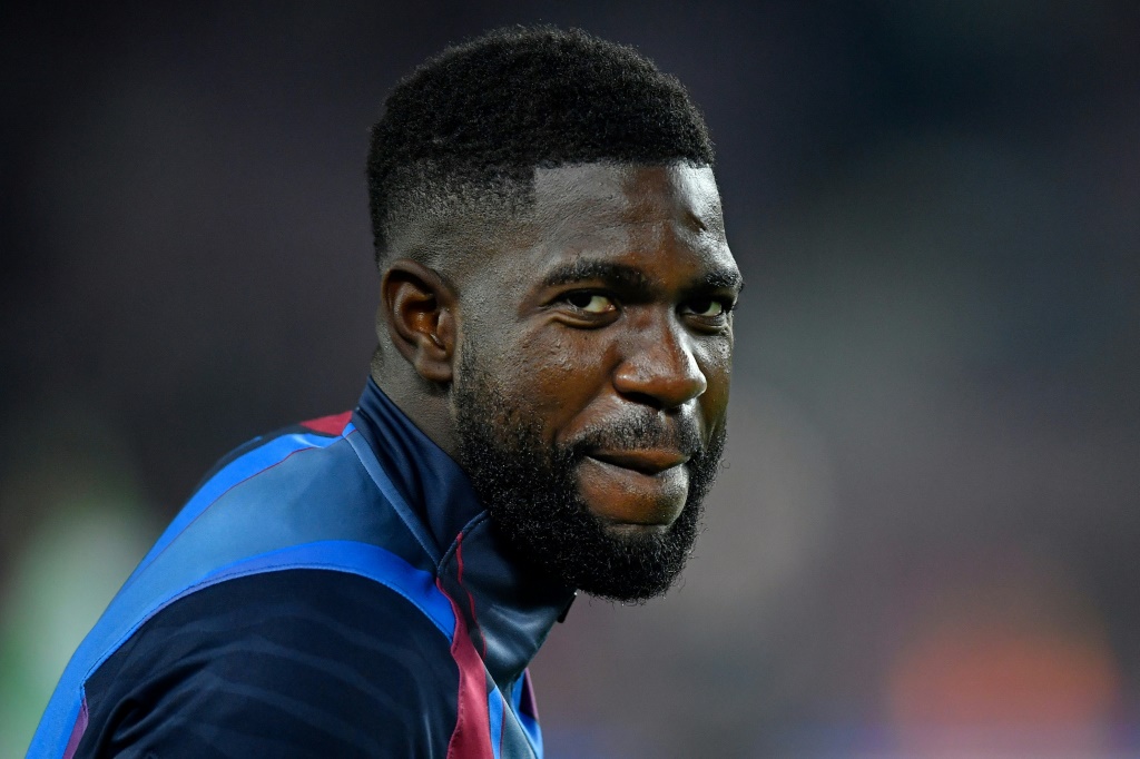 مدافع برشلونة الفرنسي صامويل أومتيتي قبيل مباراة فريقه أمام إلتشي في برشلونة في 18 كانون الأوّل/ديسمبر 2021 (ا ف ب)