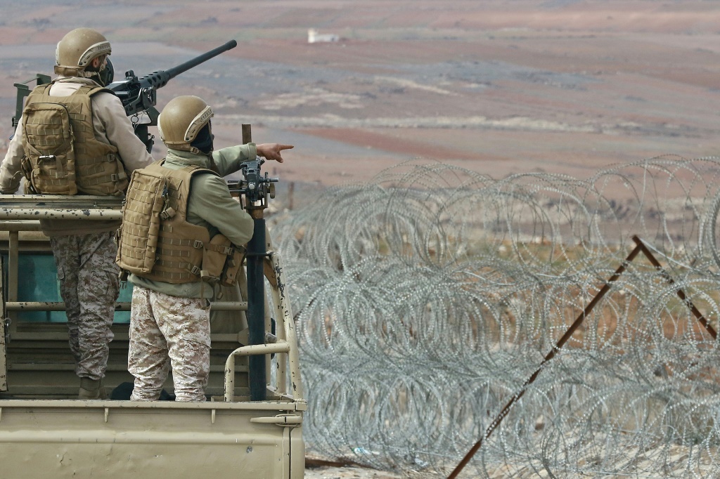 الحدود الأردنية مع سوريا خلال جولة نظمها الجيش الأردني في 17 شباط/فبراير 2022 لوسائل الإعلام للكلام عن محولات تهريب المخدرات (أ ف ب)