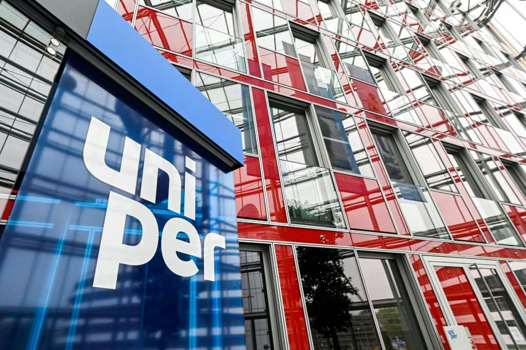 صورة التقطت في 22 تموز/يوليو 2022 لشعار شركة الطاقة الألمانية يونيبر Uniper مقر الشركة في دوسلدورف في غرب ألمانيا (أ ف ب)