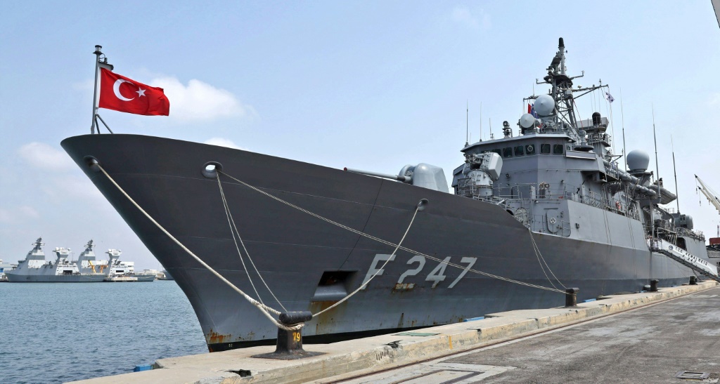 فرقاطة البحرية التركية TCG Kemalreis ترسو في ميناء حيفا شمال إسرائيل خلال مناورة بحرية لحلف شمال الأطلسي (ا ف ب)