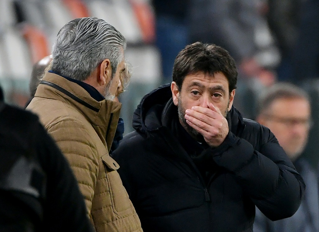 رئيس يوفنتوس الإيطالي أندريا أنييلي خلال استضافة فريقه لأتالانتا في الدوري الإيطالي في تورينو في 27 تشرين الثاني/نوفمبر 2021. (ا ف ب)