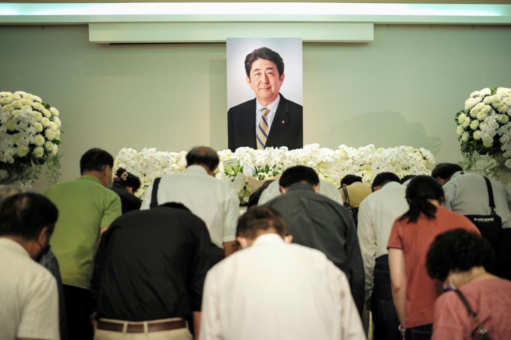 رئيس الوزراء الياباني الأطول خدمة، بالرصاص خلال حملته الانتخابية في يوليو/تموز (ا ف ب).