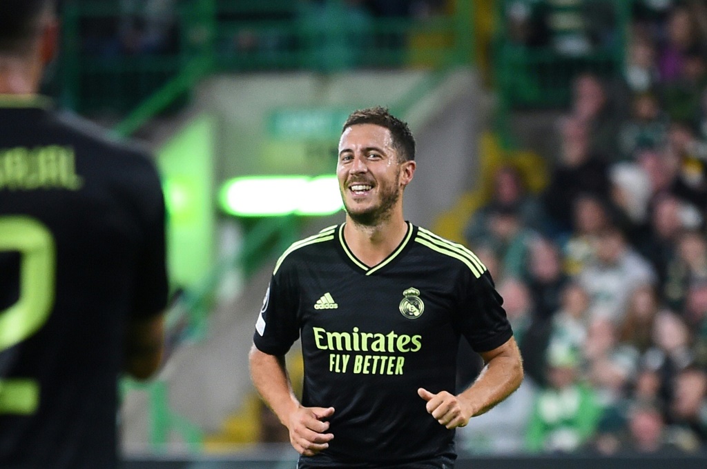 مهاجم ريال مدريد الاسباني الدولي البلجيكي إيدين هازار يحتفل بتسجيله الهدف الثالث في مرمى سلتيك الاسكتلندي (3-صفر) في دور المجموعات لمسابقة دوري أبطال أوروبا في السادس من أيلول/سبتمبر 2022. (ا ف ب)