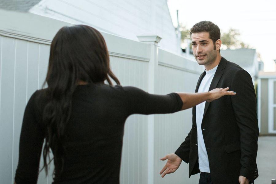 كيف أعلم أن خطيبي جبان؟ تعرفي على علامات جبن الرجل (سيدتي)