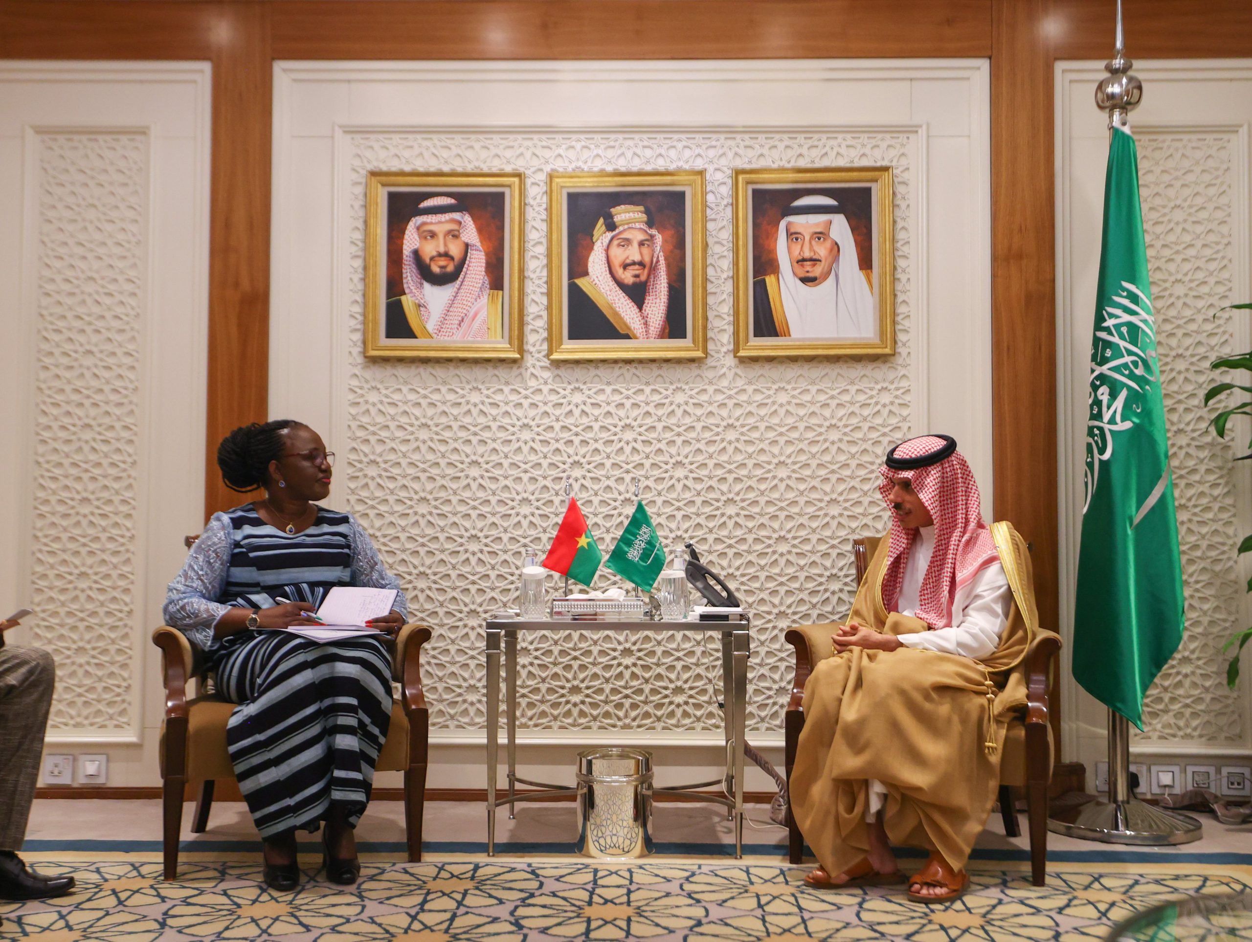 العاهل السعودي يتلقى رسالة شفهية من رئيس بوركينا فاسو (قنا)