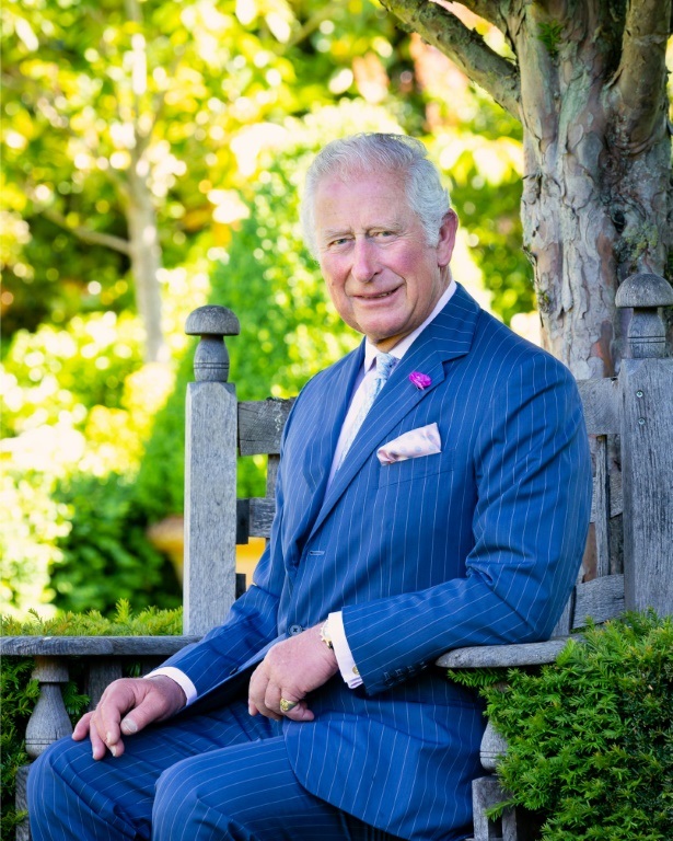 صورة التُقطت للملك تشارلز في صيف 2021 من حديقة منزله قرب تيتبوري جنوب غرب إنكلترا (أ ف ب)