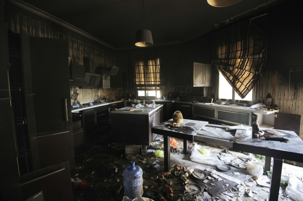 أضرار داخل القنصلية الأميركية بعد الاعتداء عليها في بنغازي في 13 أيلول/سبتمبر 2012 (ا ف ب)