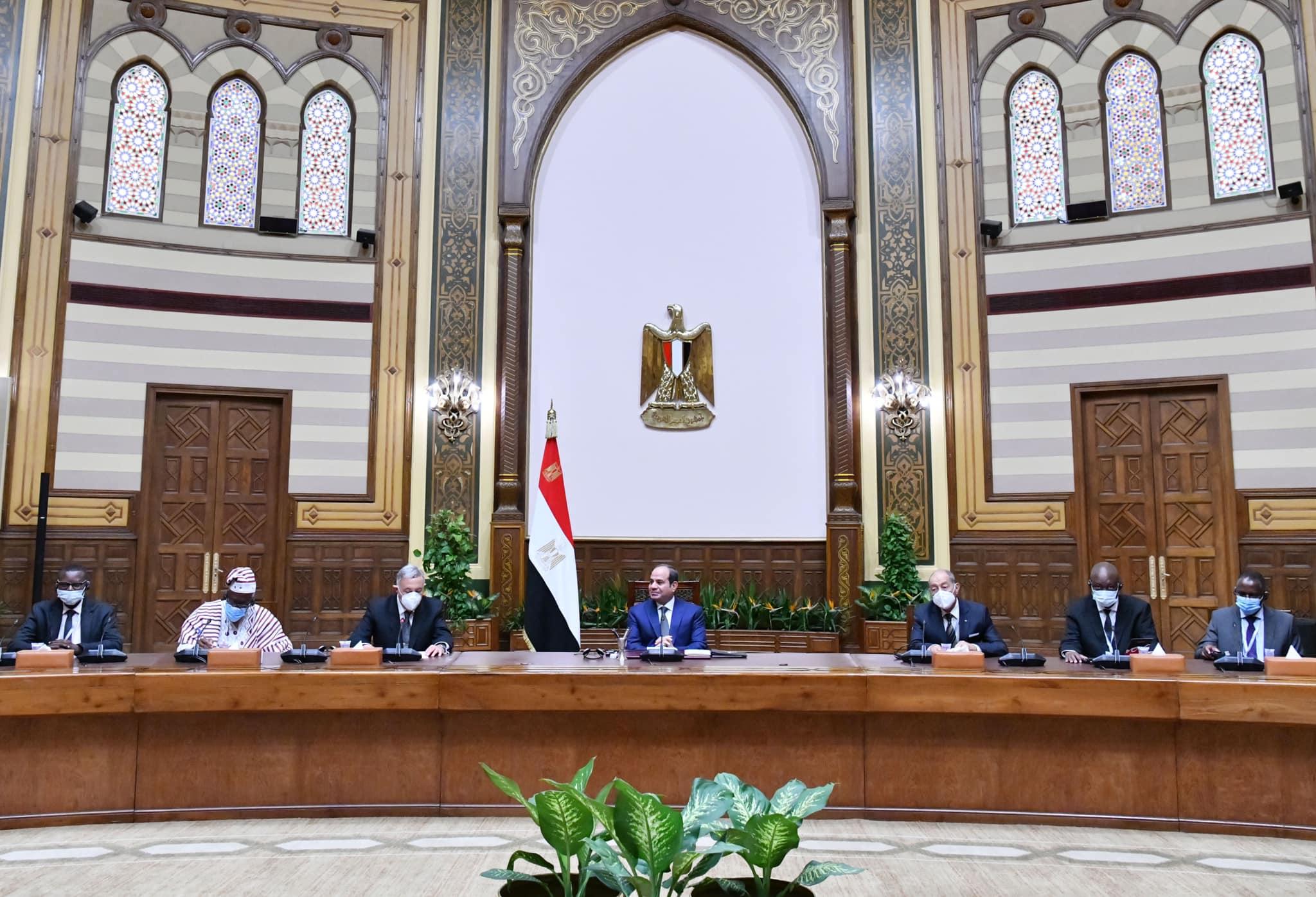 شهد اللقاء حواراً مع السيسي شمل أهم الموضوعات المطروحة على الساحة الأفريقية، خاصةً فيما يتعلق بدور المحاكم الدستورية والعليا في الحفاظ على سيادة الدول (الرئاسة المصرية)