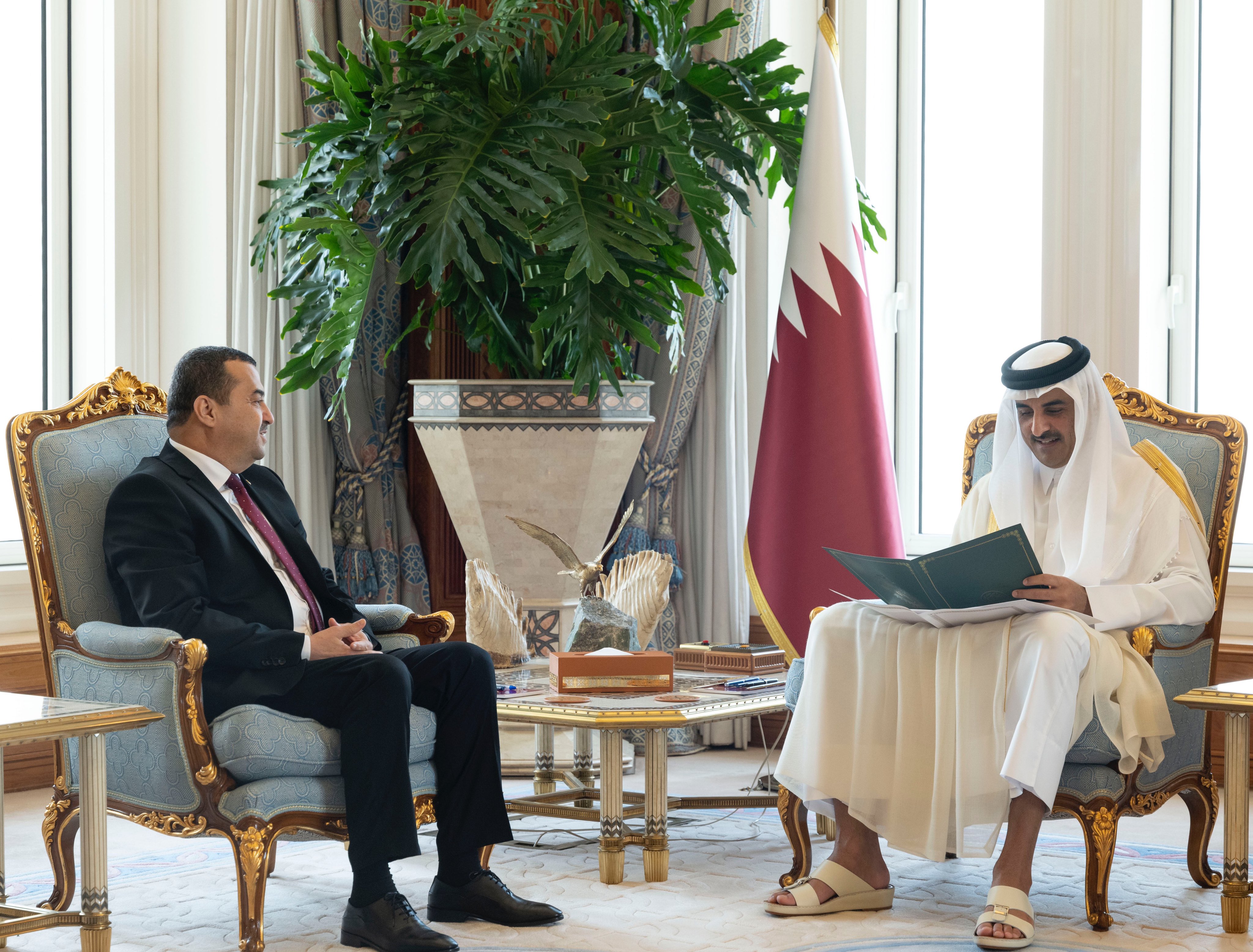 أمير قطر  يتسلم رسالة من رئيس الجزائر (قنا)