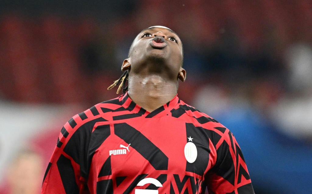  الجناح الدولي البرتغالي لنادي ميلان الايطالي رافايل لياو خلال المباراة ضد سالزبورغ النمسوي (1-1) في دور المجموعات لمسابقة دوري أبطال أوروبا في السادس من أيلول/سبتمبر 2022. (ا ف ب)