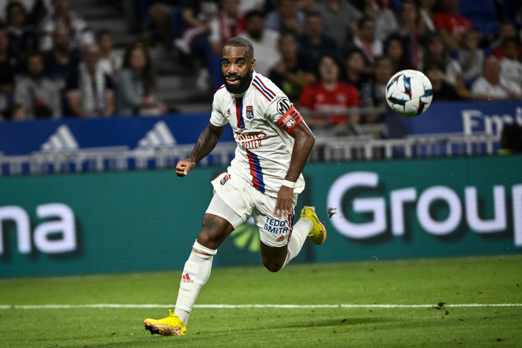 مهاجم ليون ألكسندر لاكازيت خلال المباراة ضد تروا في الدوري الفرنسي في 19 آب/أغسطس 2022. (ا ف ب)