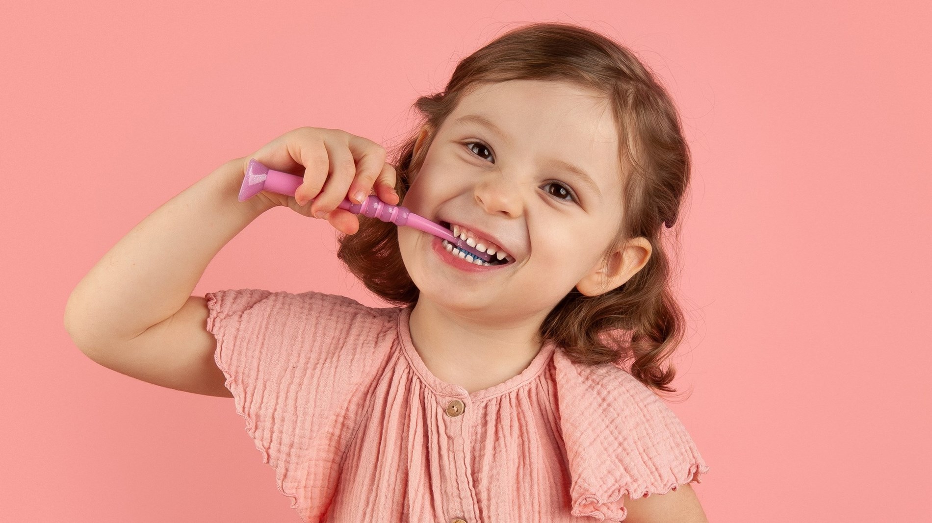 أطعمة تضر بصحة أسنان طفلكِ(زهرة الخليج)