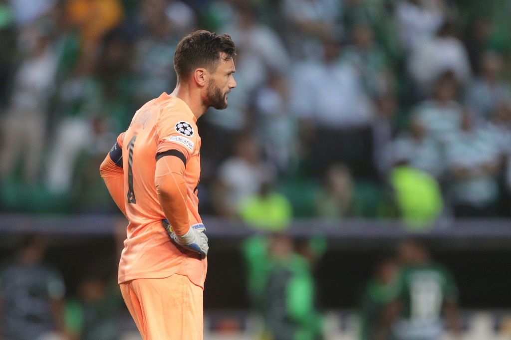 يغيب حارس توتنهام الانكليزي والمنتخب الفرنسي هوغو لوريس عن تشكيلة فريقه في دوري الأمم الأوروبية للإصابة (ا ف ب)