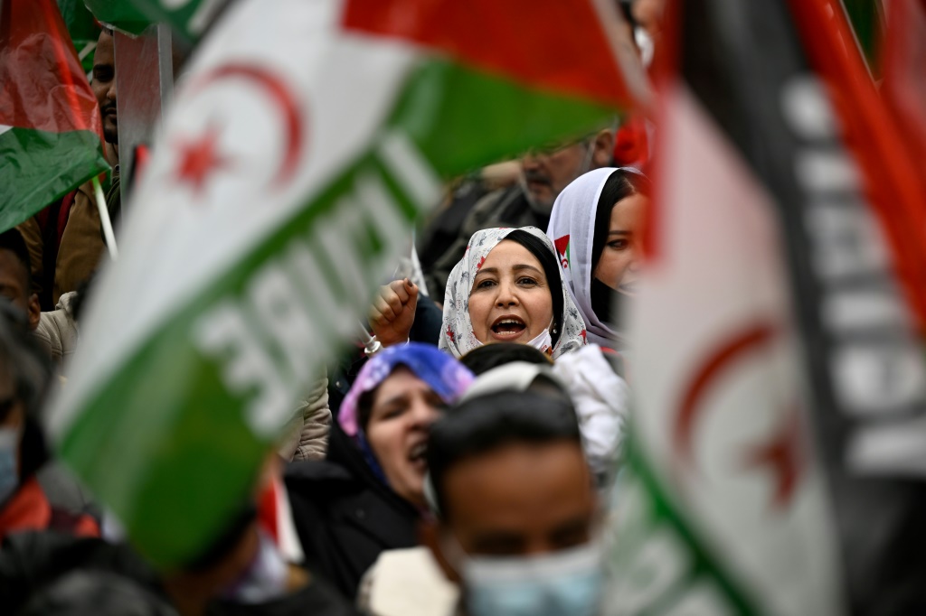 على مدى عقود، ظلت تونس تنظر إلى الأمام، وحافظت على موقفها الحيادي حيث كان كلا الجانبين يتنافسان على الهيمنة (أ ف ب)