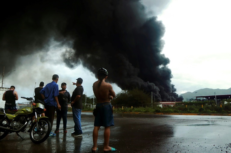 حريق في مصفاة بويرتو لا كروز النفطية في فنزويلا في 19 ايلول/سبتمبر 2022 (أ ف ب)