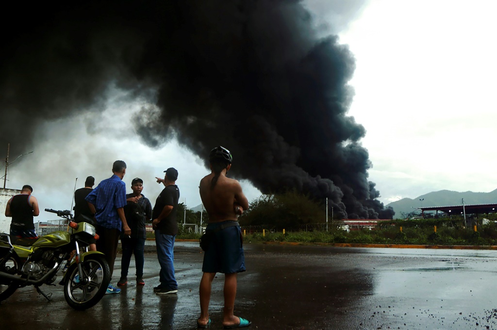 حريق في مصفاة بويرتو لا كروز النفطية في فنزويلا في 19 ايلول/سبتمبر 2022 (ا ف ب)