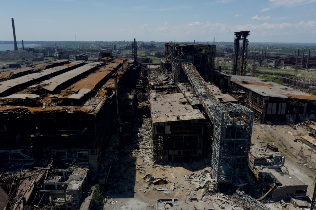 لقطة جوية تُظهر مصنع آزوفستال في ماريوبول في جنوب أوكرانيا في 13 حزيران/يونيو 2022 (ا ف ب)