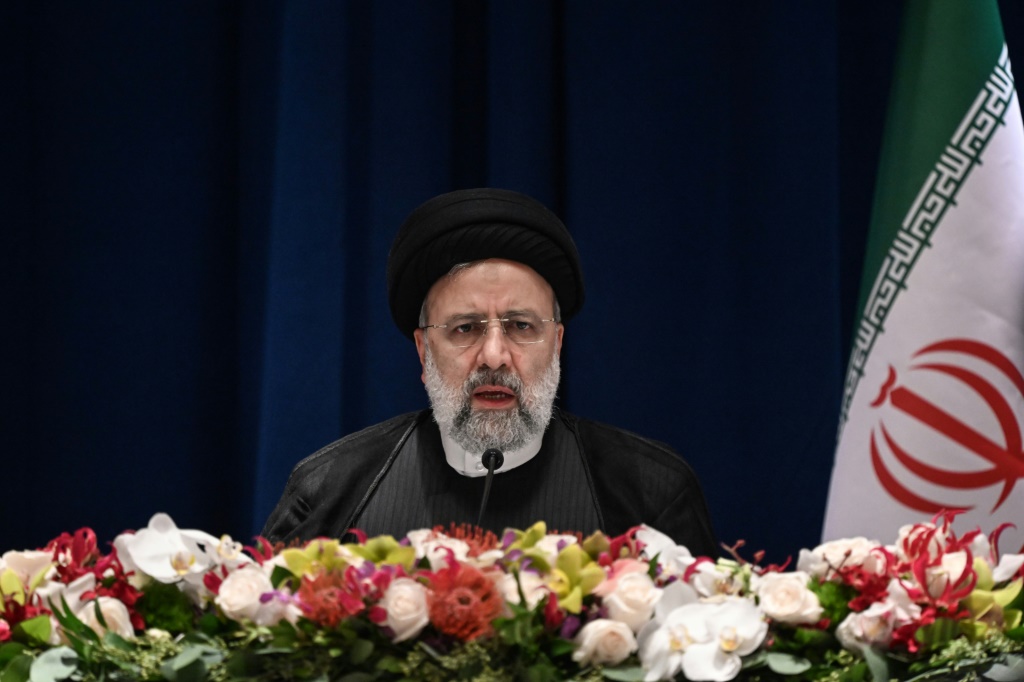 الرئيس الإيراني إبراهيم رئيسي خلال مؤتمر صحافي في نيويورك بتاريخ 22 أيلول/سبتمبر على هامش الدورة 77 للجمعية العامة للأمم المتحدة (ا ف ب)