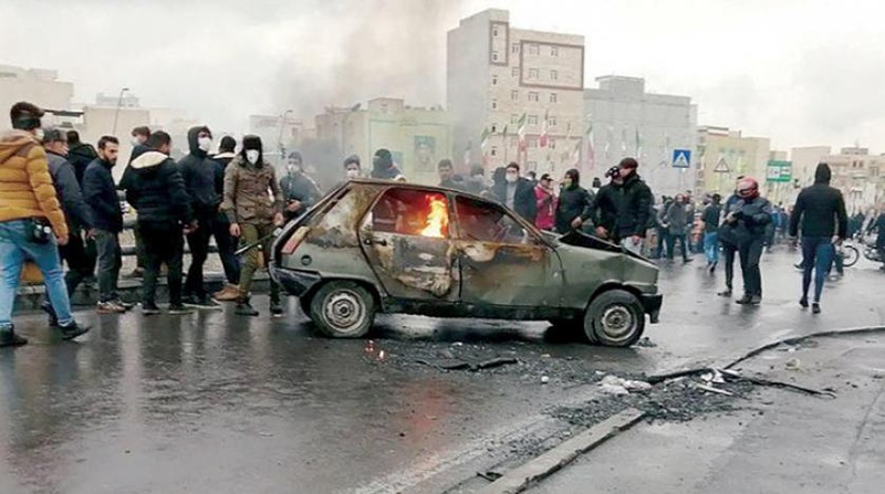 جانب من الاحتجاجات في طهران 16 نوفمبر 2019 (أ.ف.ب)