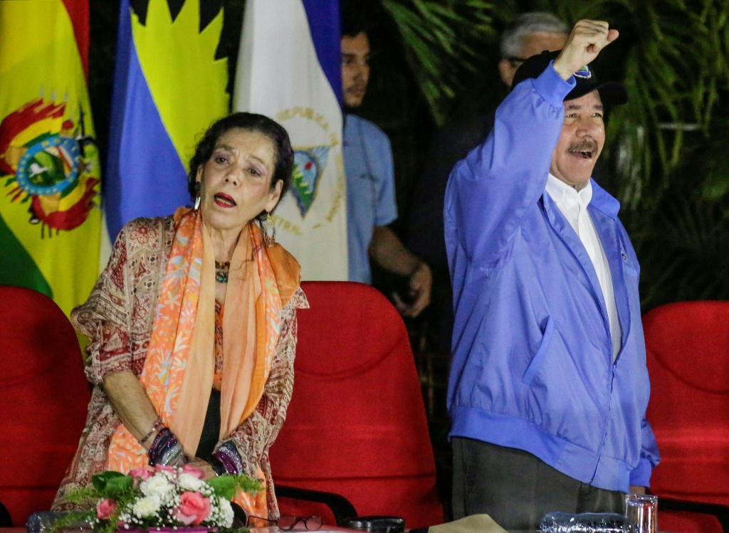 رئيس نيكاراغوا دانيال أورتيغا ونائبته وزوجته روزاريو موريو في ماناغوا في 8 تشرين الثاني/نوفمبر 2018 (ا ف ب)