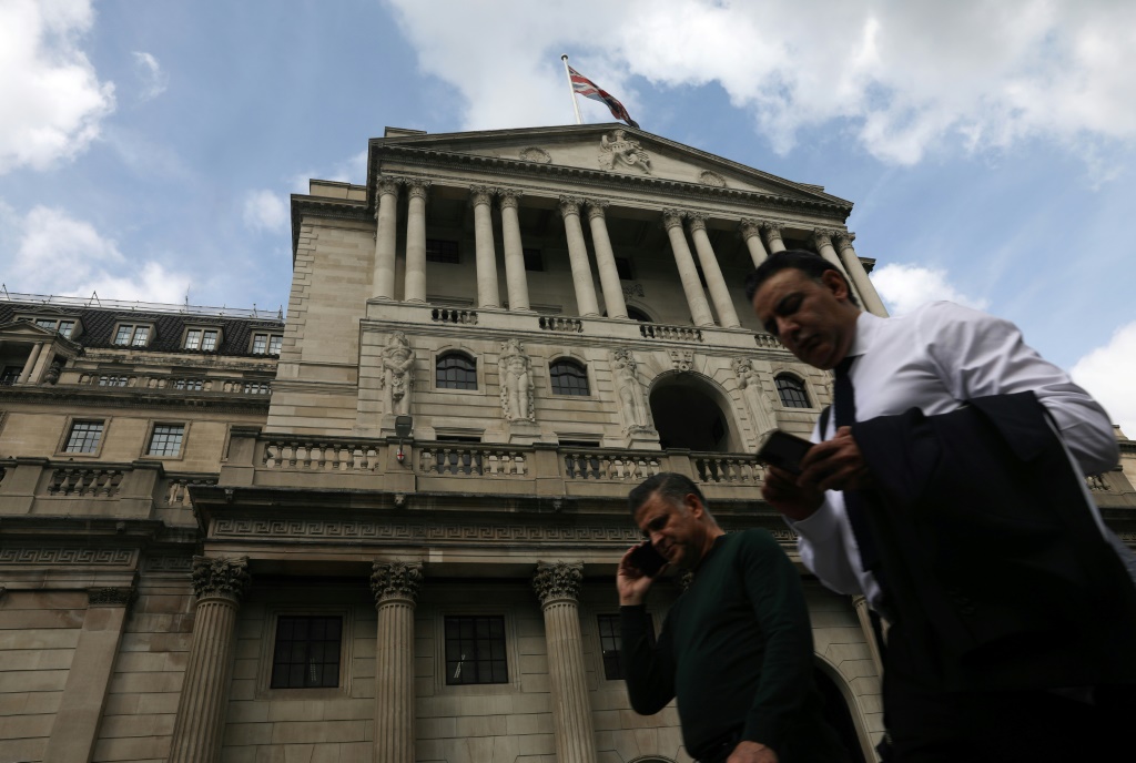 يقوم بنك إنجلترا بشراء السندات الحكومية البريطانية طويلة الأجل لتعزيز ثقة السوق (ا ف ب)