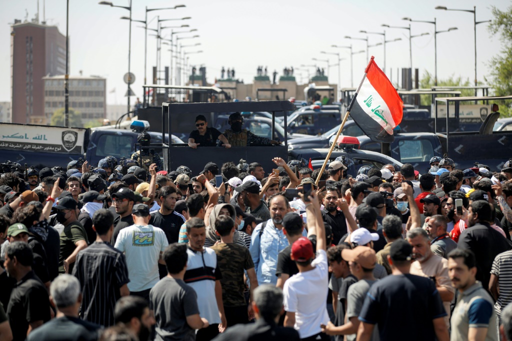 متظاهرون في ساحة التحرير في بغداد في 28 أيلول/سبتمبر 2022 (ا ف ب)