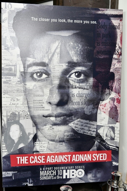 ملصق الوثائقي عن الأميركي عدنان السيد الذي دين بجريمة قتل ينفي باستمرار أن يكون ارتكبها خلال العرض الأول للفيلم في نيويورك في 26 شباط/فبراير 2019 في نيويورك (أ ف ب)