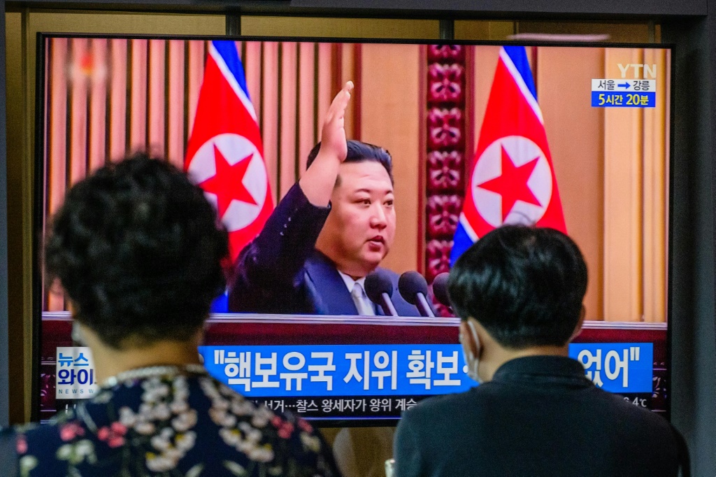 حذر المسؤولون الكوريون الجنوبيون والأمريكيون منذ شهور من أن الزعيم الكوري الشمالي كيم جونغ أون يستعد لإجراء تجربة نووية أخرى (ا ف ب)