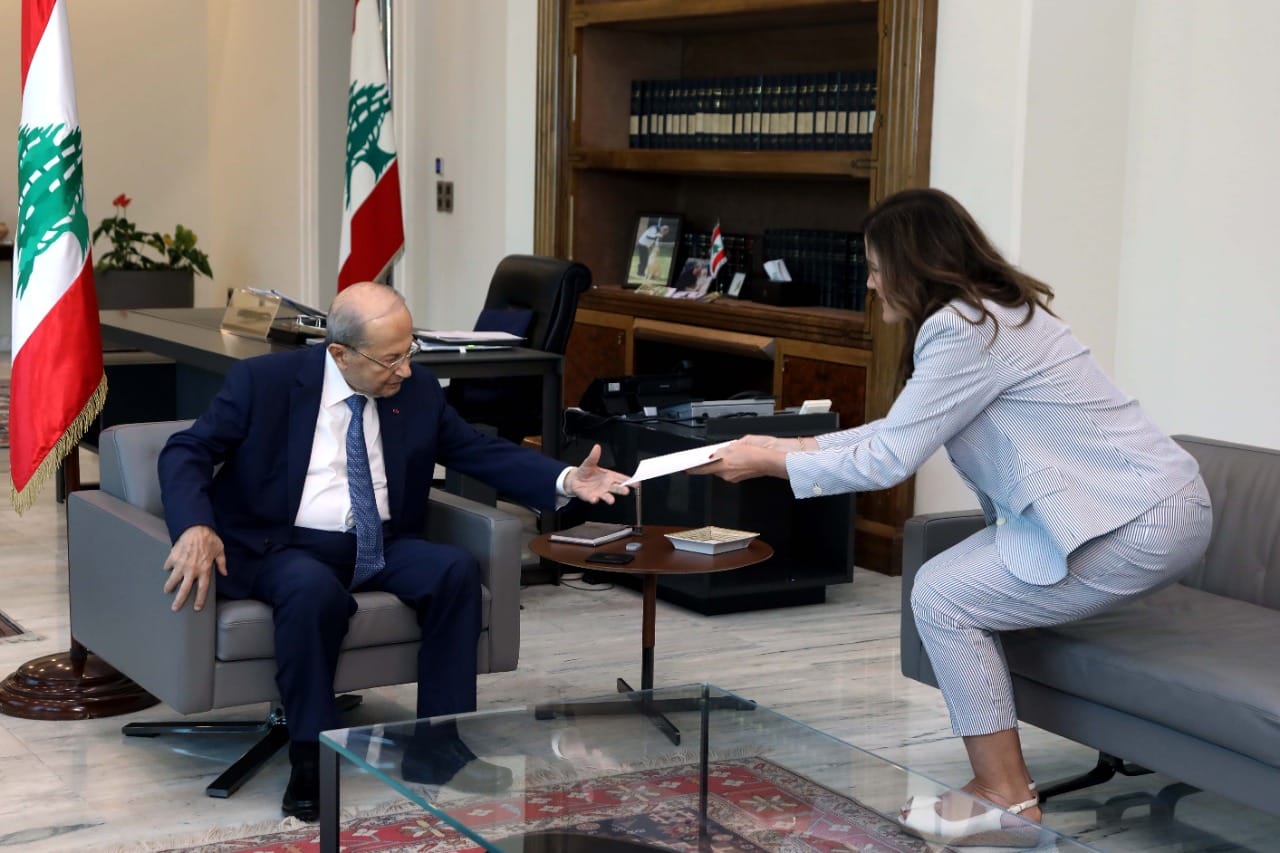 الرئيس اللبناني ميشال عون خلال استقبال سفيرة الولايات المتحدة لدى لبنان دوروثي شيا (الرئاسة الللبنانية) 