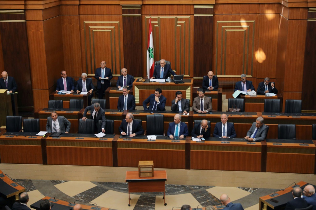 تثير الانقسامات العميقة داخل مجلس النواب مخاوف من أن يجد لبنان نفسه مرة أخرى بدون رئيس منذ شهور (أ ف ب)