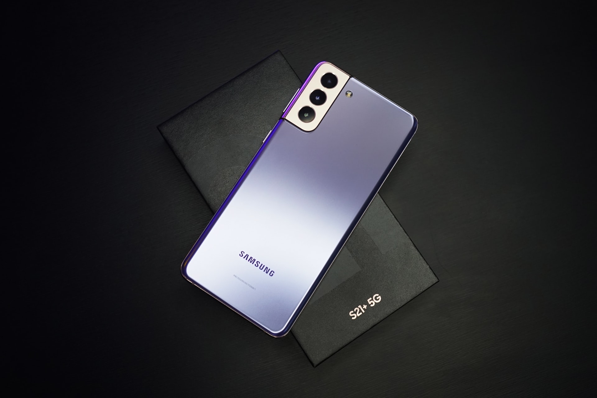 Samsung S21+ (unsplash)