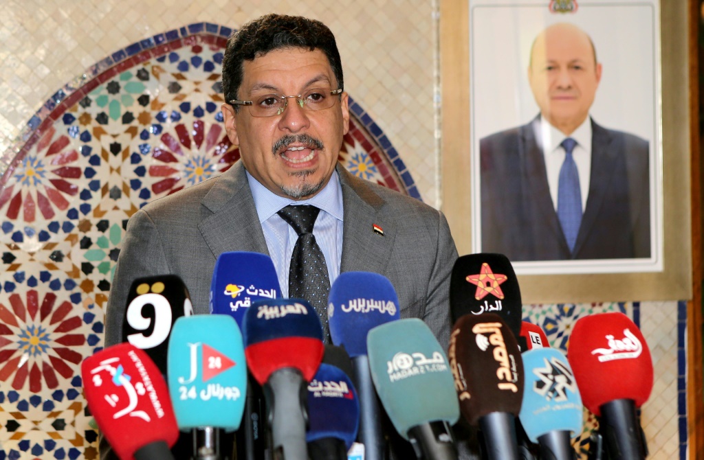 قال وزير الخارجية اليمني أحمد بن مبارك ، متحدثا في المغرب الأربعاء ، إن الحكومة تريد تجديد وقف إطلاق النار مع المتمردين الحوثيين. (أ ف ب)