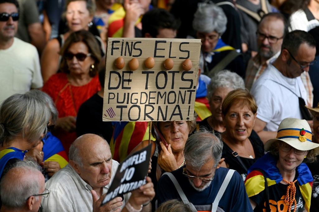 تجمع مؤيد للزعيم الاستقلالي كارليس بوتشيمون في برشلونة في العيد الوطني لكاتالونيا في 11 ايلول/سبتمبر 2022 (ا ف ب)