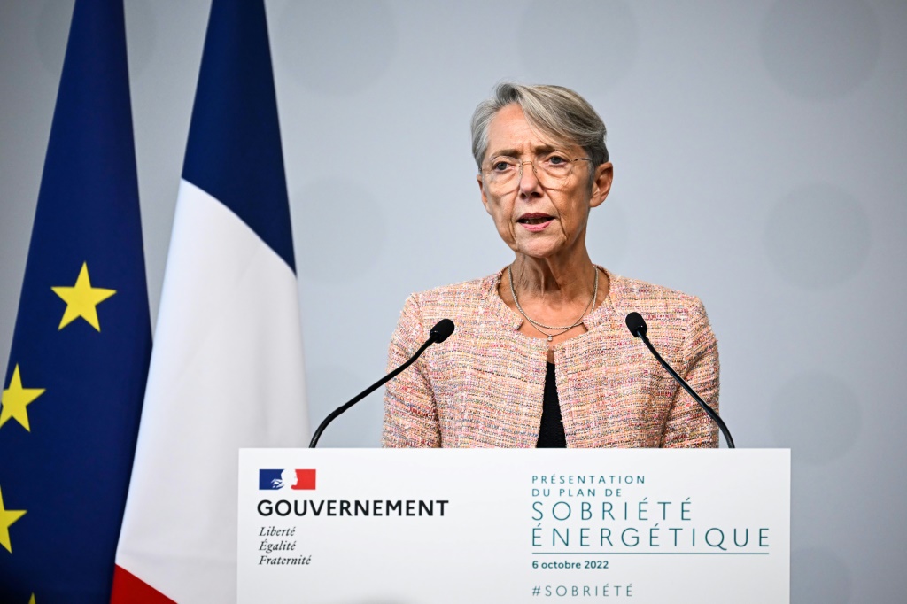 رئيسة الوزراء الفرنسية إليزابيت بورن في باريس في السادس من تشرين الأول/أكتوبر 2022 (ا ف ب)