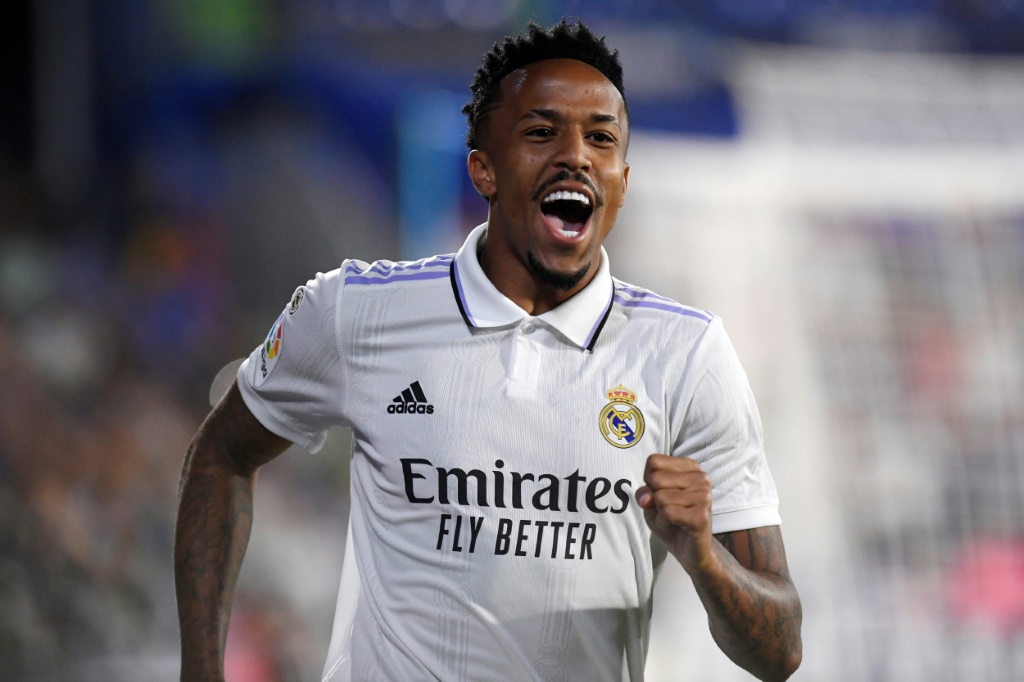 البرازيلي إيدر ميليتاو يتفل بهدفه لريال مدريد ضد خيتافي في الدوري الاسباني لكرة القدم في 8 تشرين الاول/اكتوبر 2022 (ا ف ب)