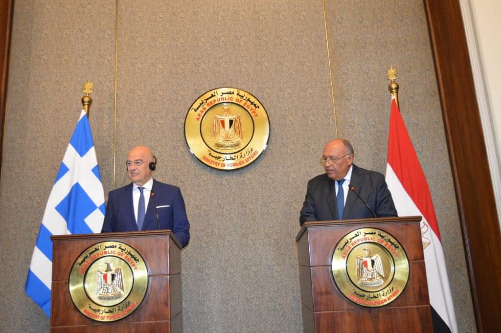 وزيرا خارجية مصر واليونان سامح شكري ونيكوس ديندياس (الخارجية المصرية)