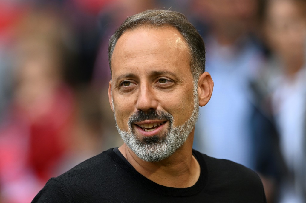 المدرب الأميركي بيليغرينو ماتاراتسو قبيل مباراة شتوتغارت وبايرن ميونيخ في الدوري الالماني لكرة القدم. ميونيخ في 19 ايلول/سبتمبر 2022 (ا ف ب)