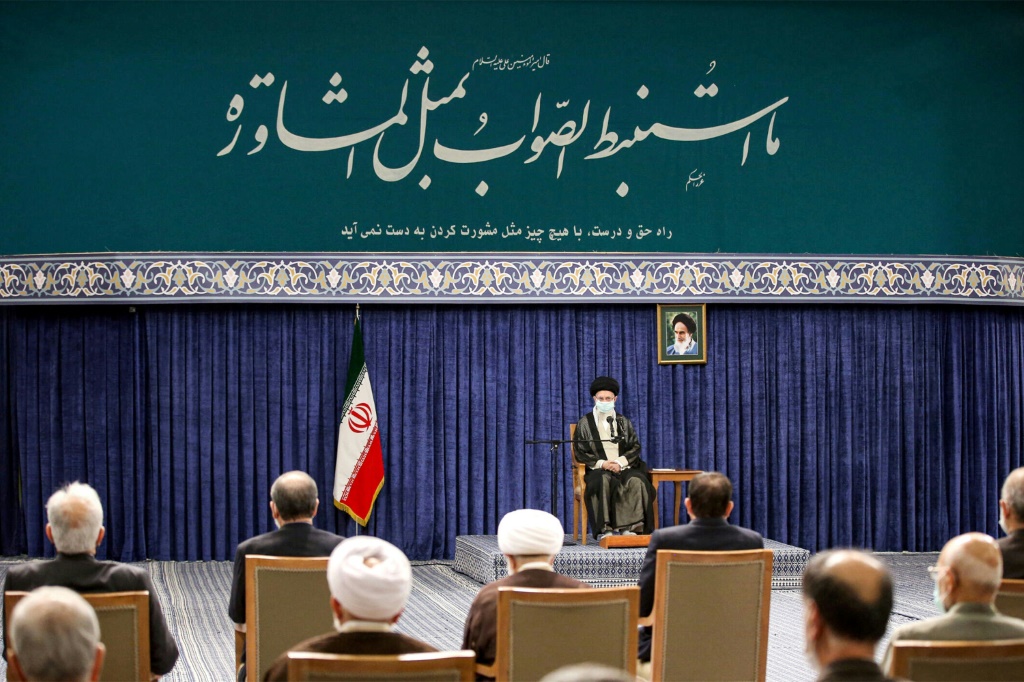 المرشد الأعلى للجمهورية الإسلامية آية الله علي خامنئي يلقى كلمة خلال استقباله أعضاء مجمع تشخيص مصلحة النظام في طهران في 12 تشرين الأول/أكتوبر 2022 (ا ف ب)