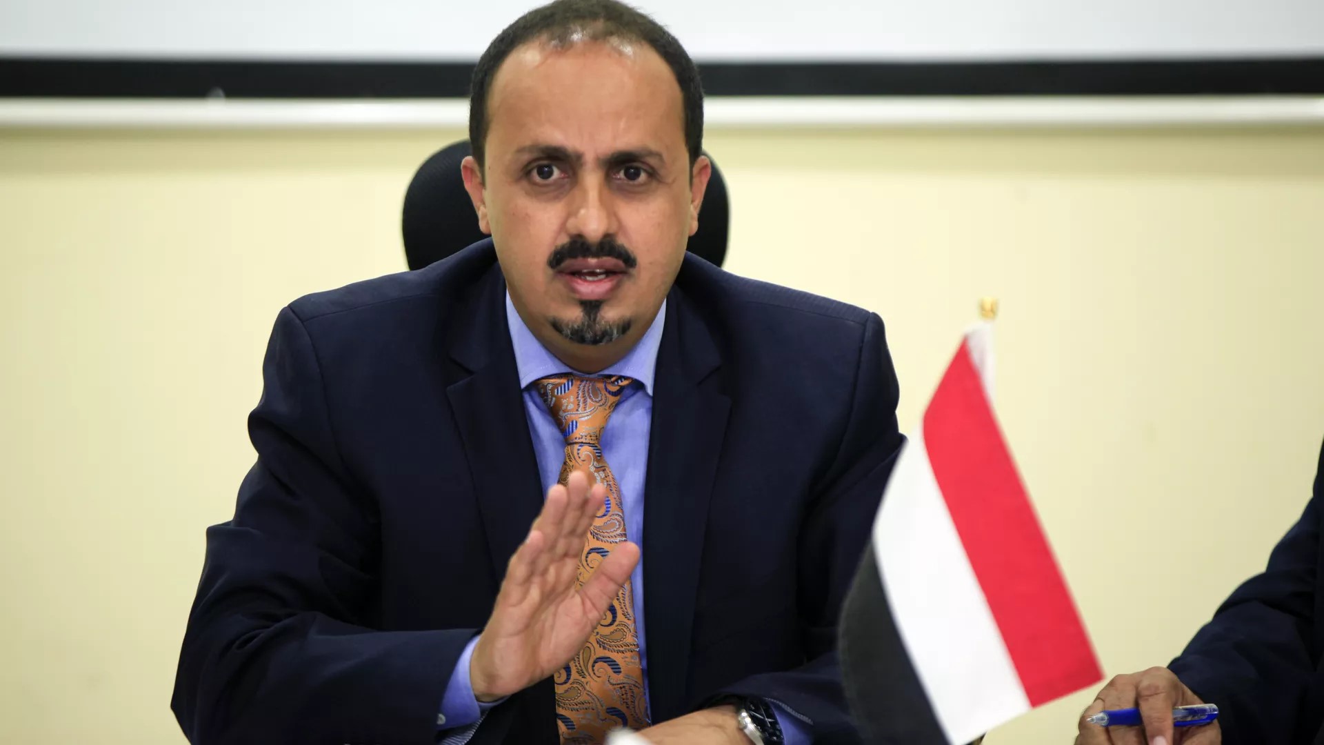 وزير الإعلام اليمني يحمل "أنصار الله" مسؤولية وفاة 18 طفلا بأدوية لعلاج السرطان منتهية الصلاحية