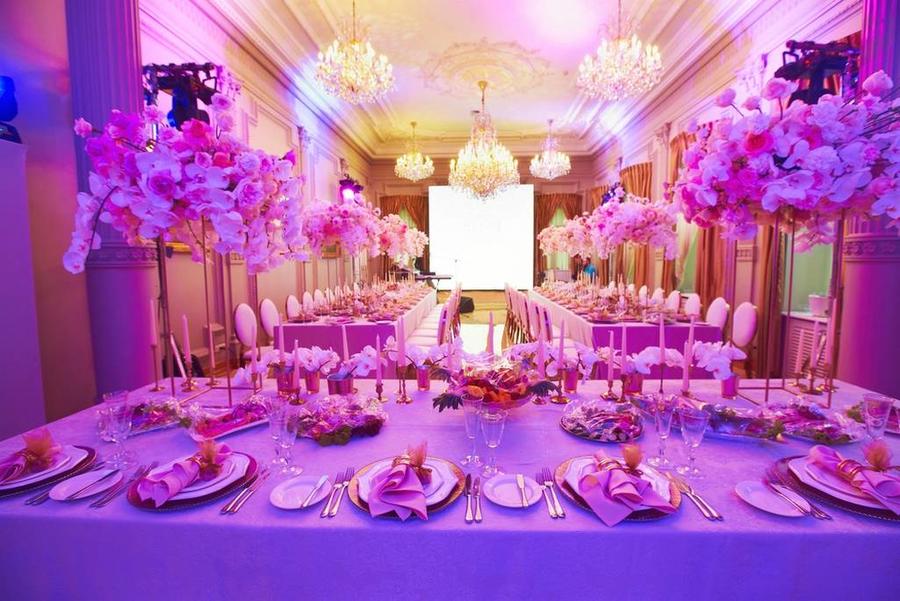 استخدامات اللون الوردي في ديكورات حفلات الزفاف