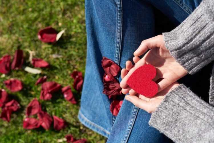 احرص على زيادة إنتاج "هرمون الحب" فهو مفيد لصحة قلبك (التواصل الاجتماعي)