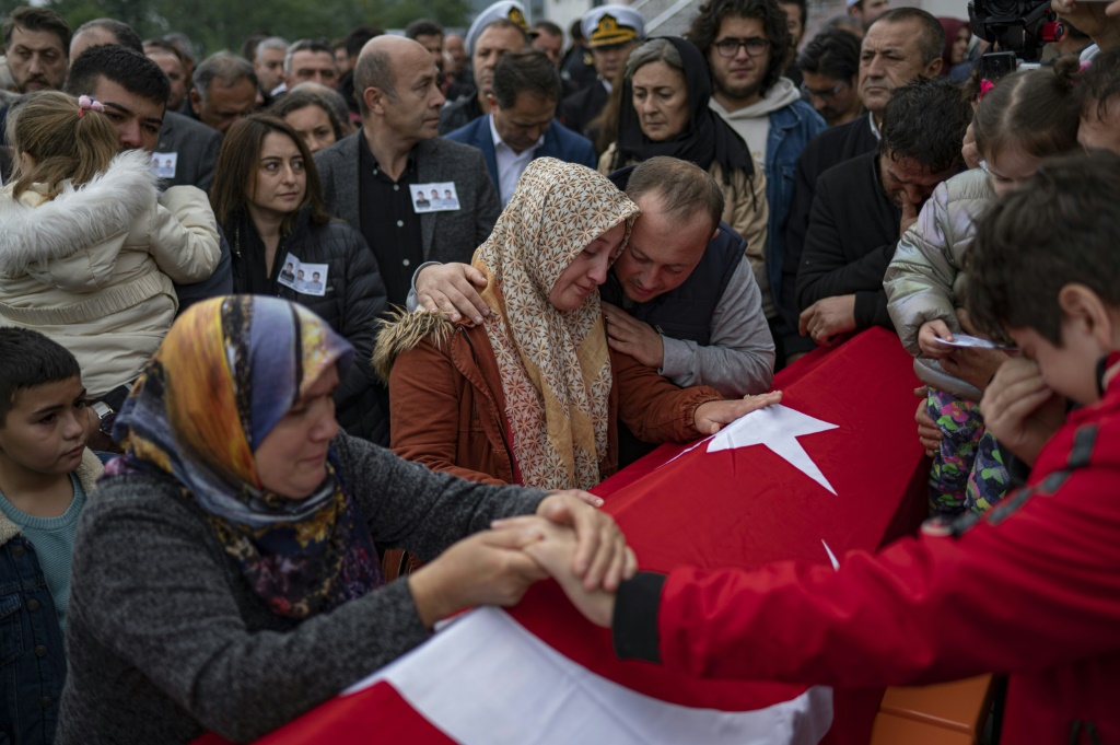وصفت الحكومة التركية الضحايا بـ"شهداء المنجم" (ا ف ب)