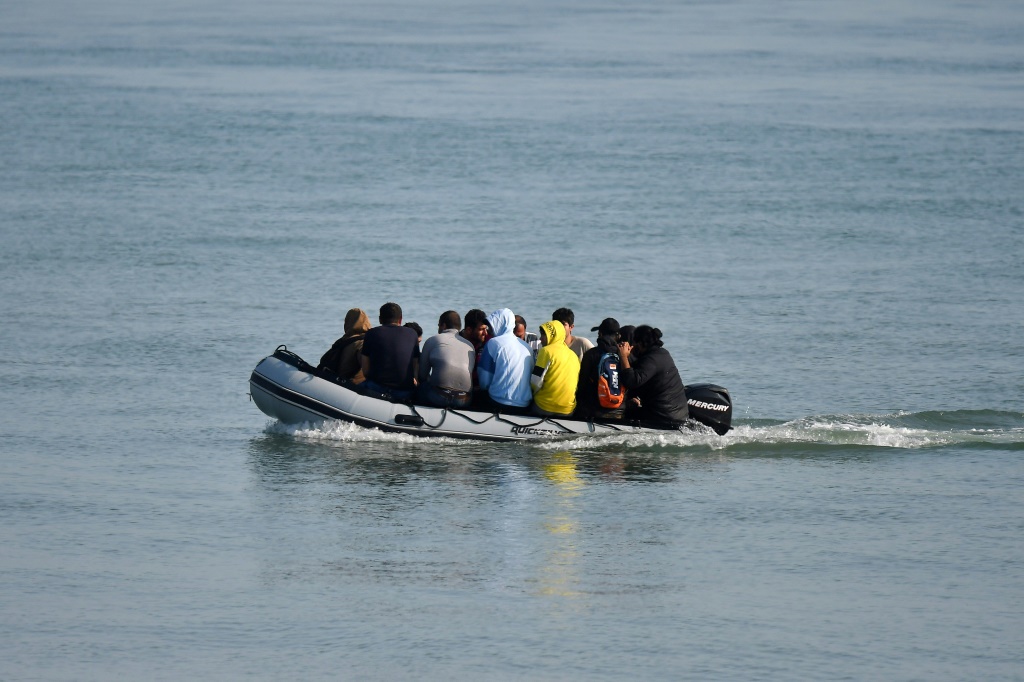 قالت منظمة ريسك شيب الألمانية إن قوات خفر السواحل الإيطالية أنقذت 65 شخصا قبالة جزيرة لامبيدوسا اليوم (ا ف ب)