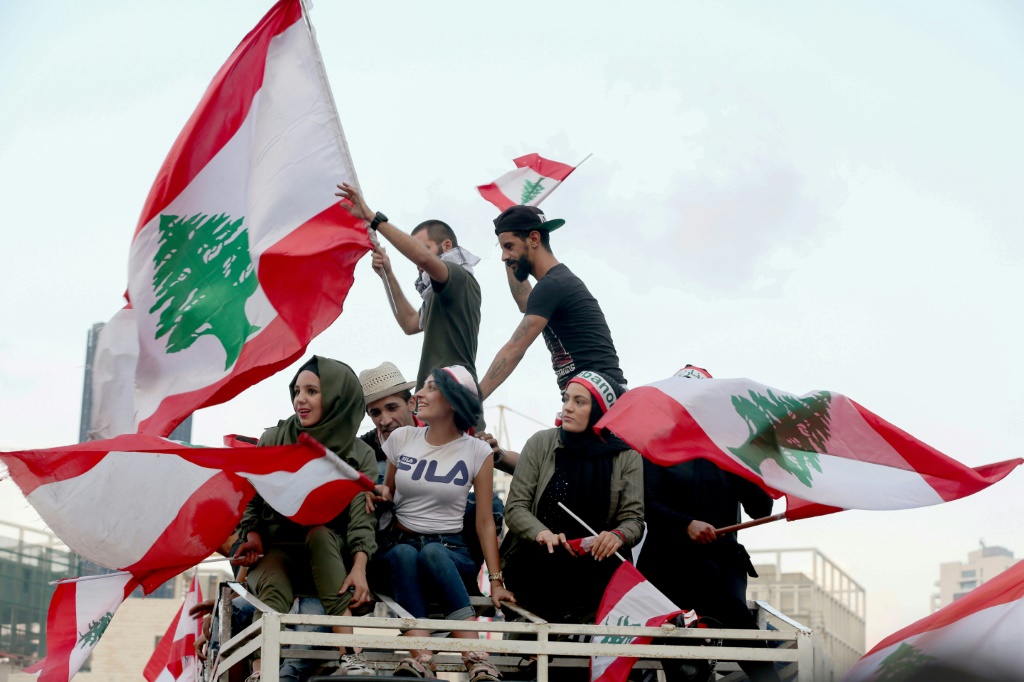 وشارك في الاعتصام عدد من النواب التغييريين وناشطون من مختلف المناطق اللبنانية (أ ف ب)