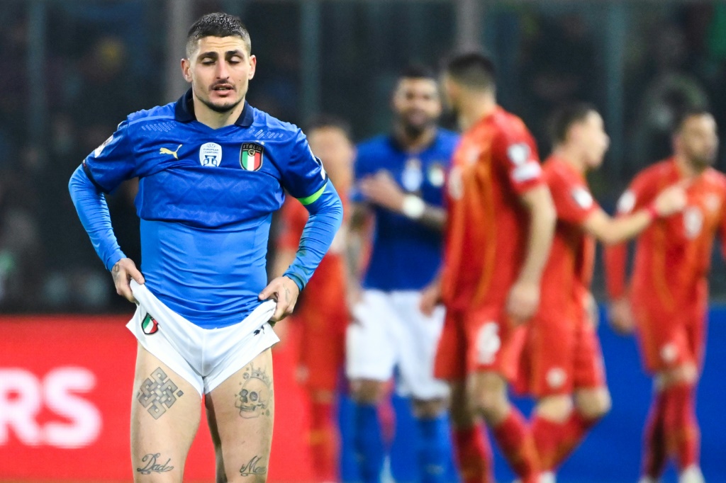 لاعب وسط منتخب ايطاليا ماركو فيراتي وخيبة الامل بادية على وجهه بعد خسارة فريقه امام مقدونيا الشمالية وعدم التاهل الى مونديال 2022. 24 اذار/مارس 2022 (ا ف ب)