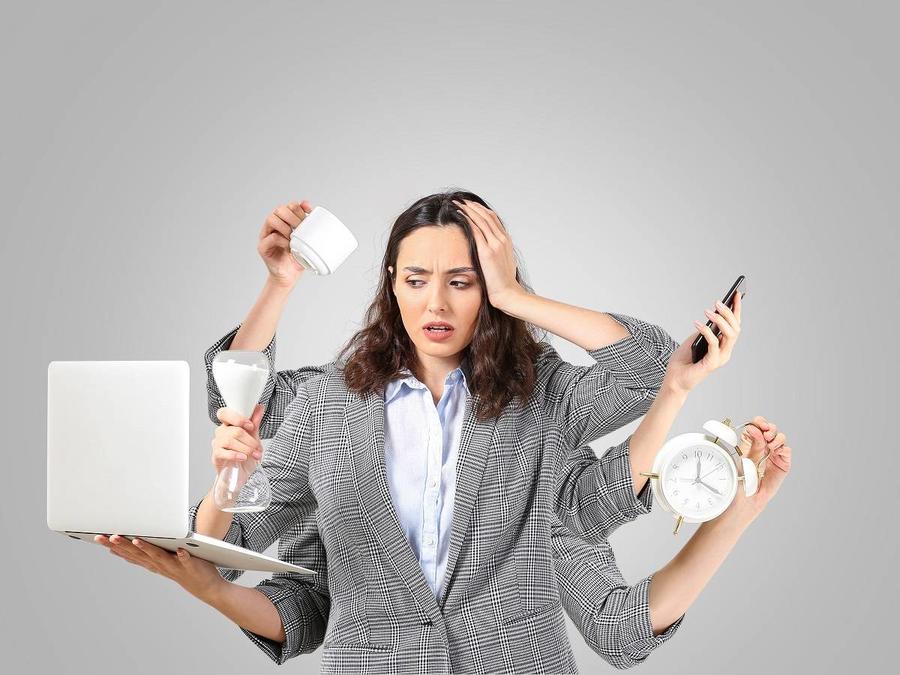 أسباب متلازمة المحتال عديدة.. قد يمكن التخلي عنها (سيدتي)